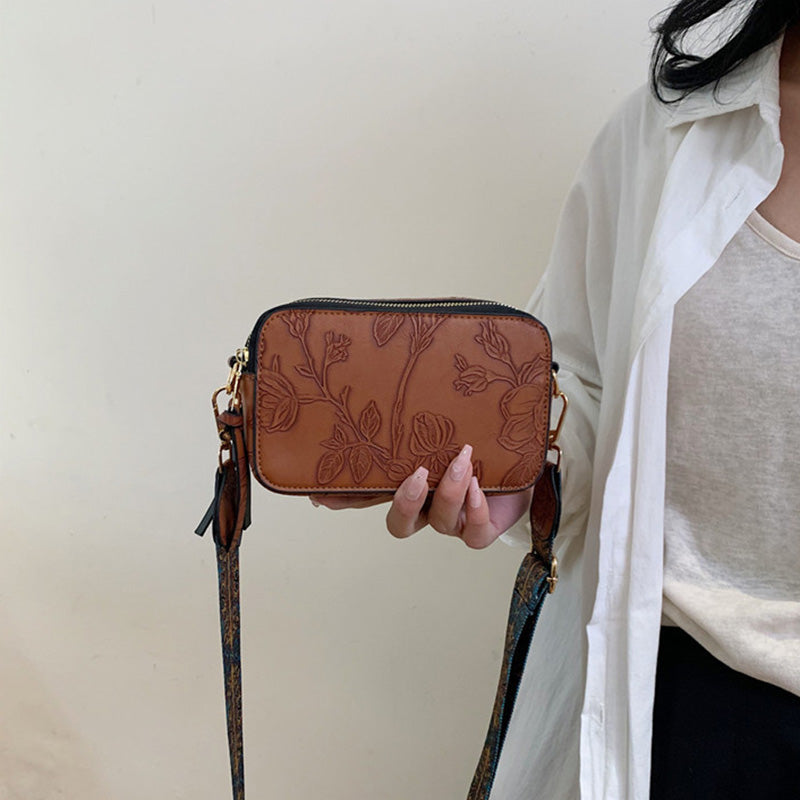 đ„đNĆi vintage stĂlusos vĂĄlltĂĄska keresztpĂĄntos tĂĄskĂĄval
