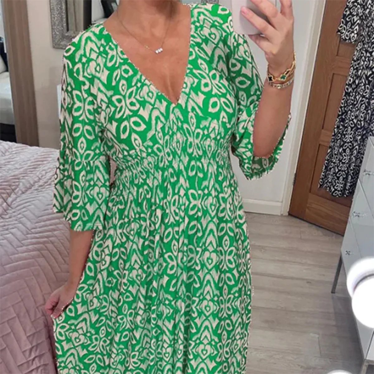 🔥👗Virágos ruha hegyes nyakkivágással